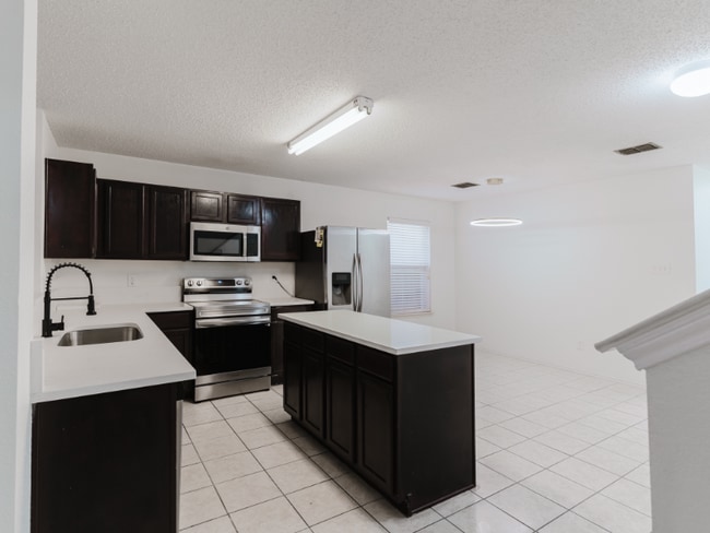 Building Photo - 1606 Willow Way