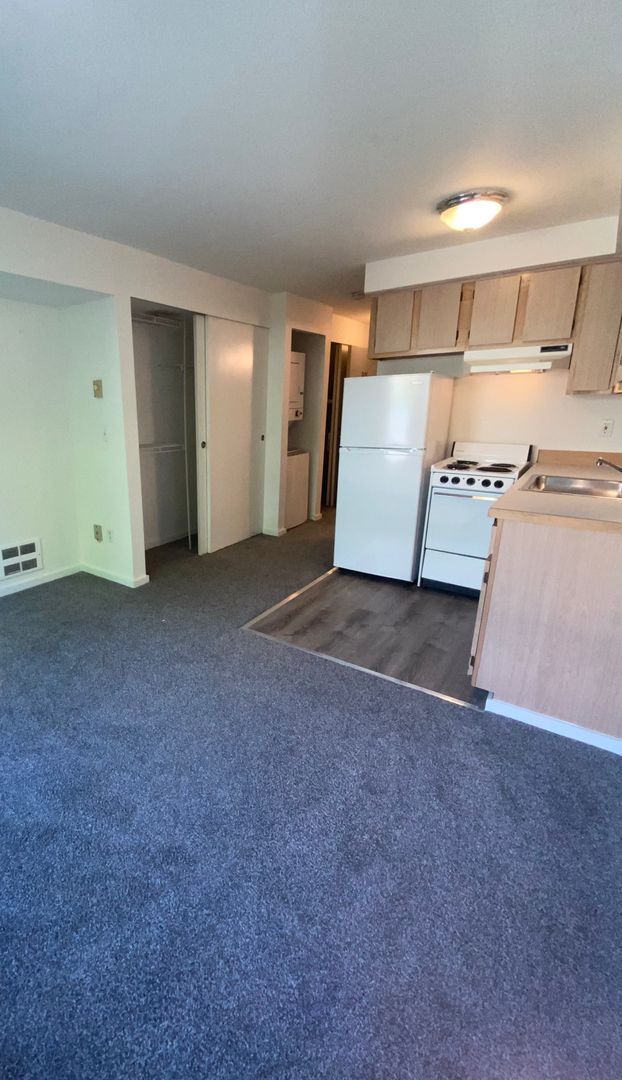 Building Photo - FREE APRIL RENT! Contemporary Queen Anne S...