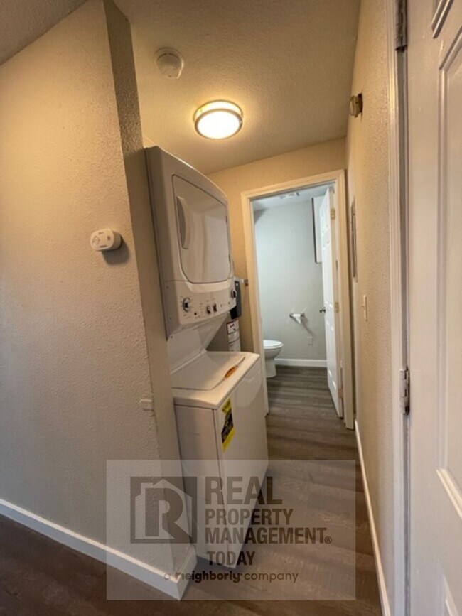 Foto del edificio - Move-In Special $500 Off Second Month's Rent!