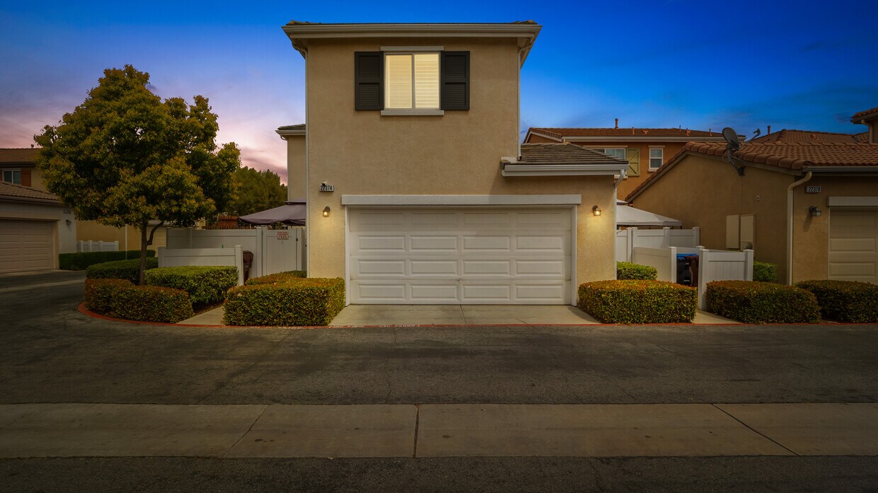 Foto principal - 22374 Regents Park Ln