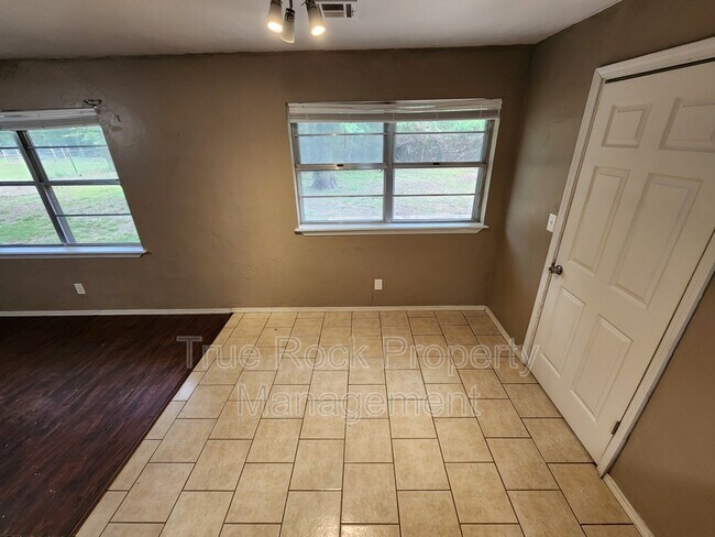 Foto del edificio - 3415 Colbert St