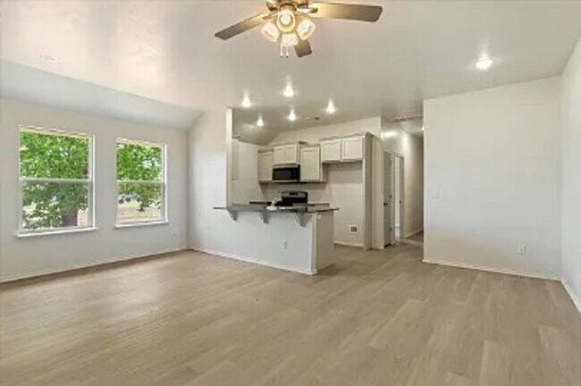 Foto del edificio - Modern 2-Bed, 2-Bath Duplex in Lawton View...