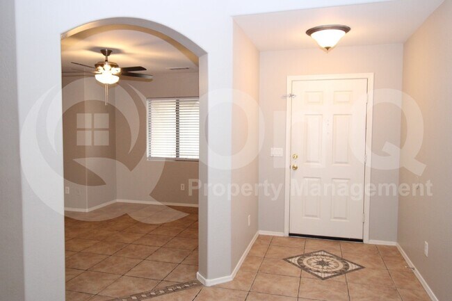 Building Photo - 5444 W Grove St