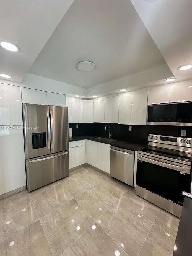 Foto del edificio - 16546 NE 26th Ave