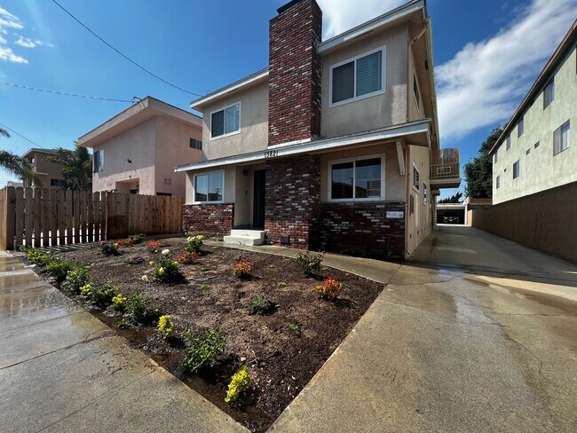 Building Photo - 13821 Hawthorne Way