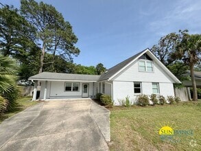 Building Photo - 29 Driftwood Ave SW