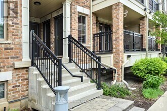Building Photo - 2441-2441 Greenwich Dr