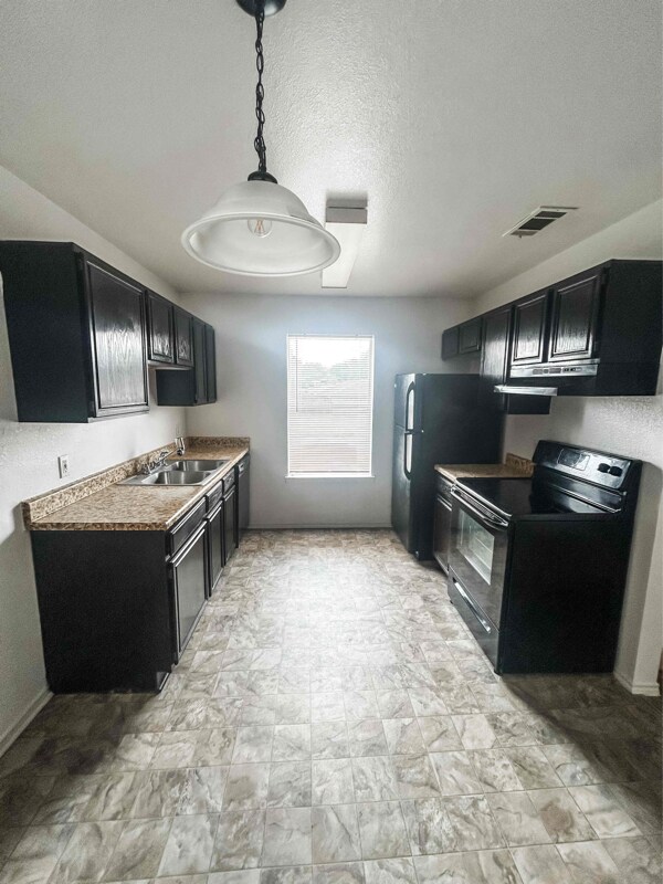 Building Photo - 1604 Windward Dr