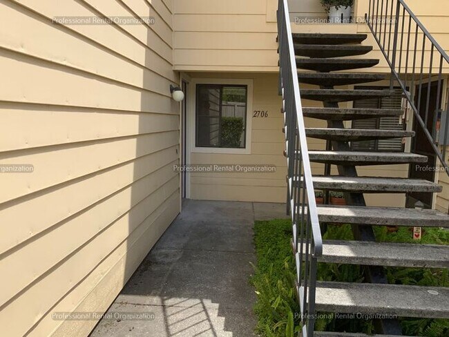 Foto del edificio - Single level condo in one of the nicest developments in Bennett Valley