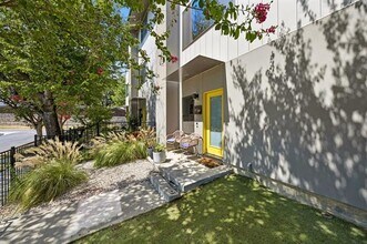 Building Photo - 2630 Calvin St