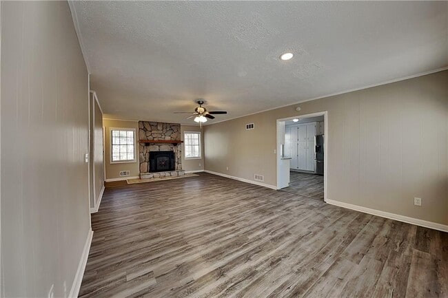 Building Photo - 220 Sabrina Ct