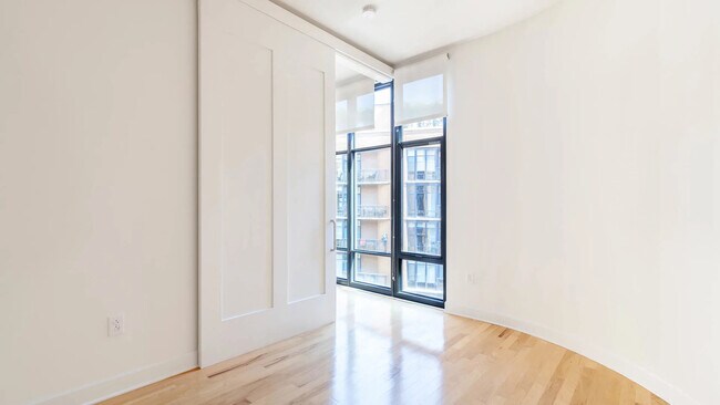 Foto del edificio - 425 Massachusetts Ave NW