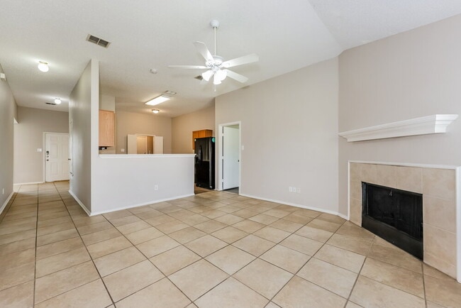 Building Photo - 800 Sierra Cir