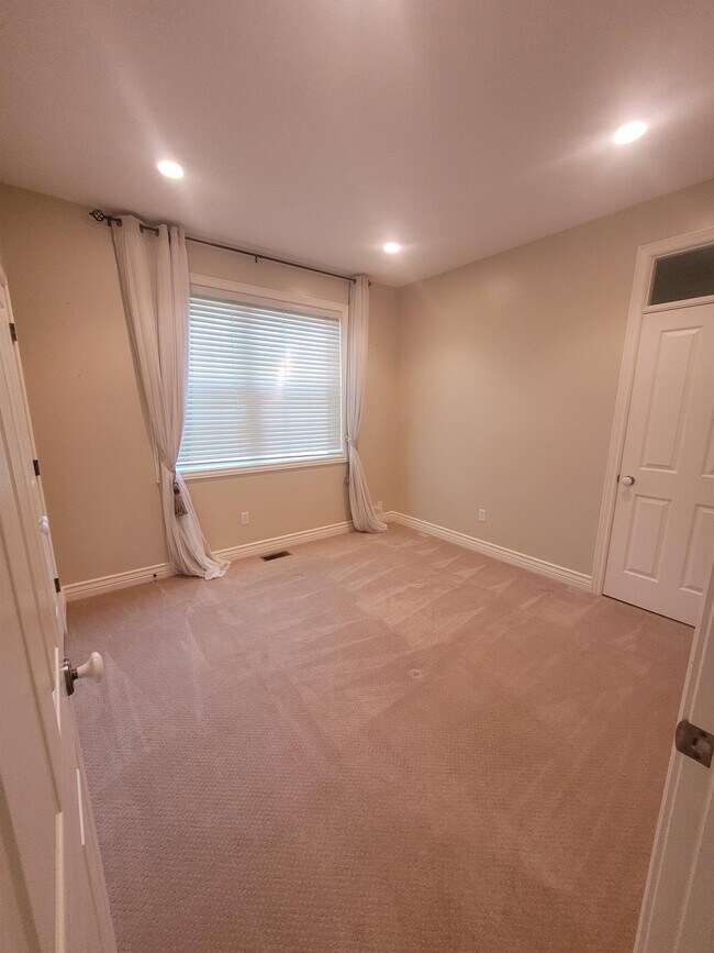 Foto del edificio - 867 N Swiss Farm Ct