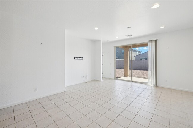 Building Photo - 4331 W Allen St