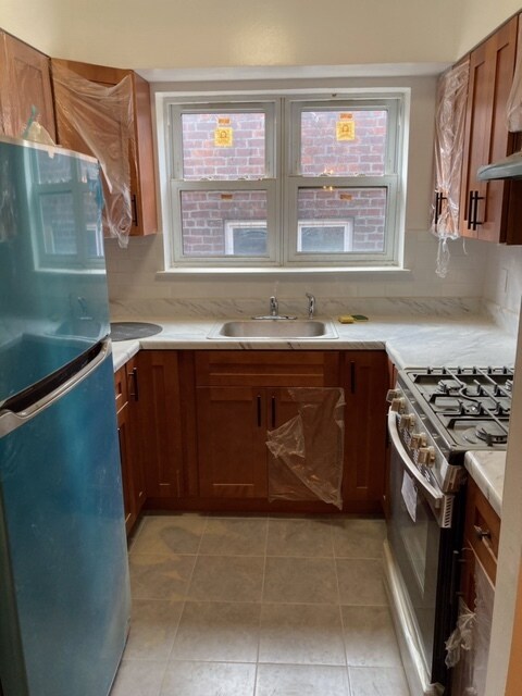 Primary Photo - 2033 Strang Ave