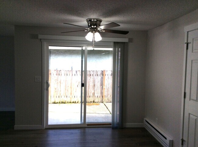Foto del edificio - Totally Updated, Beautiful Duplex unit! Av...
