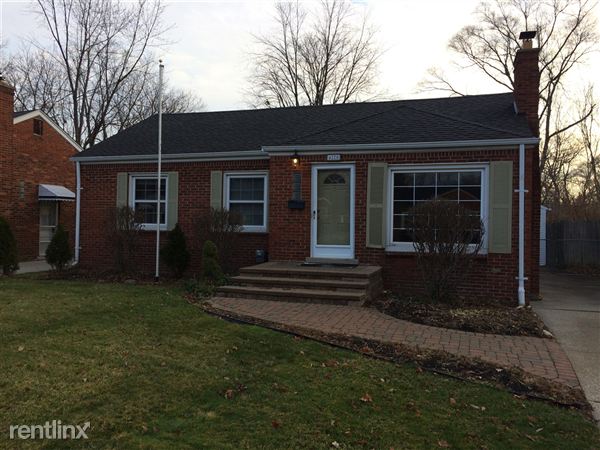 Primary Photo - 4220 Elmwood Ave