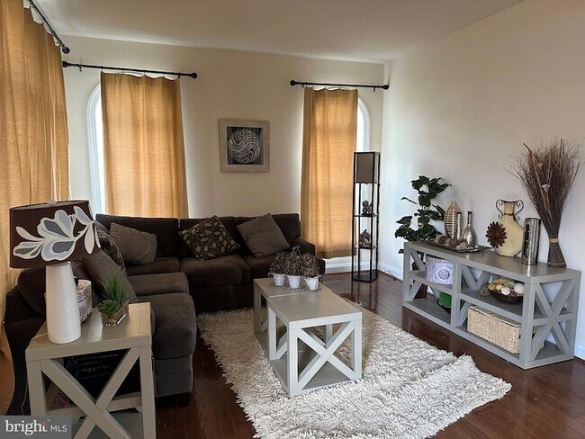 Foto del edificio - 605 Sunflower Cir