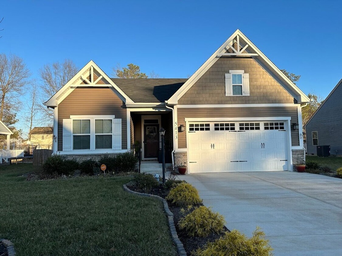 Foto principal - Like New 2018 Built First Floor 3 Bed/2 Ba...