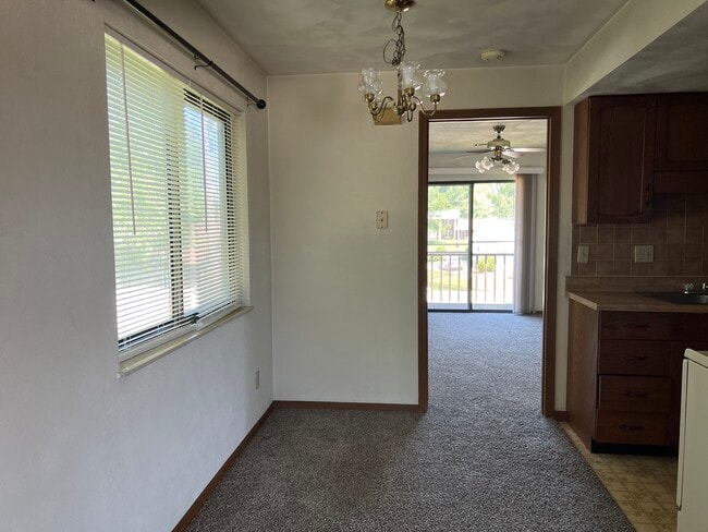 Building Photo - 202 Shoreline Dr
