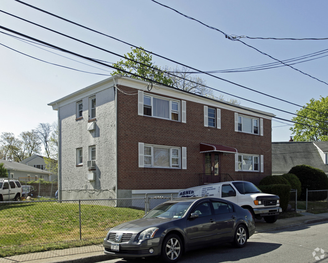 Primary Photo - 172 Stewart Ave