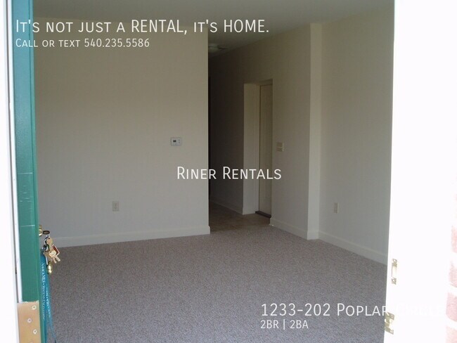 Foto del edificio - 1233 Poplar Cir