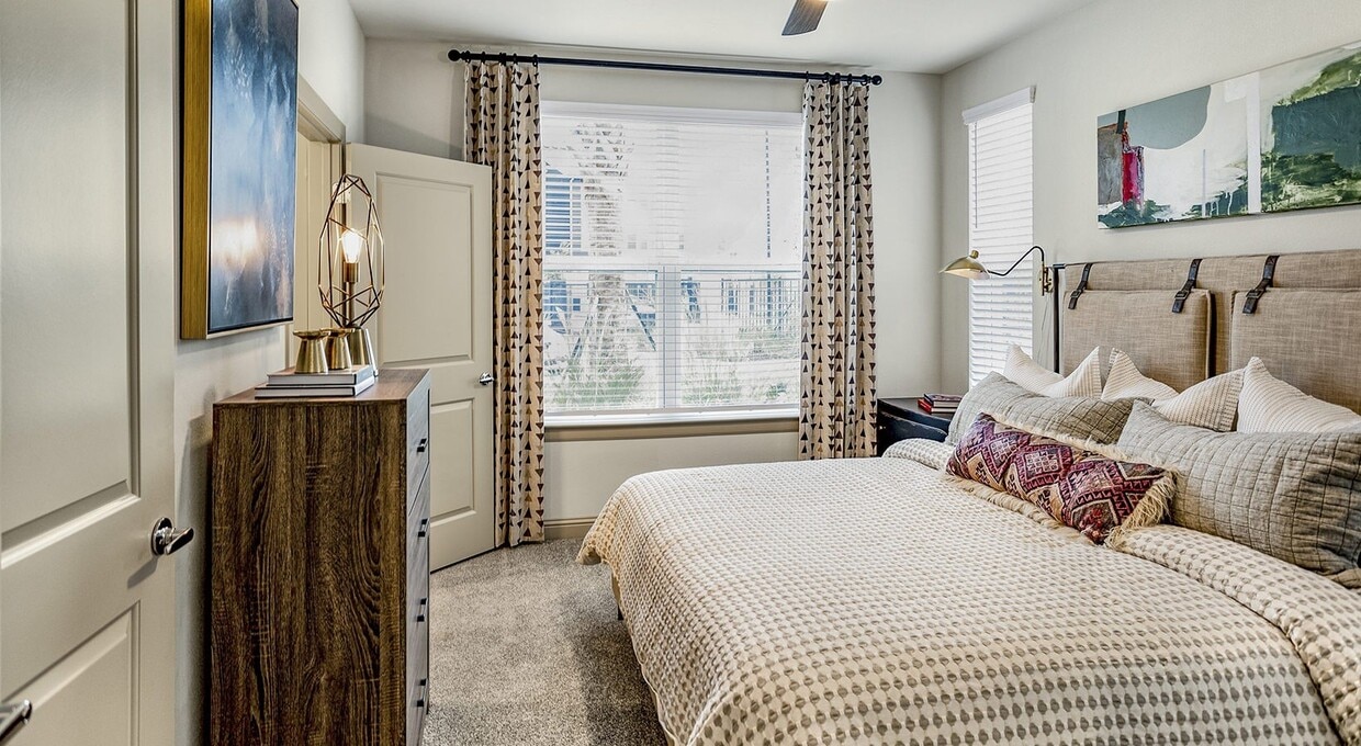 Foto principal - 7100 Uvalde Rd