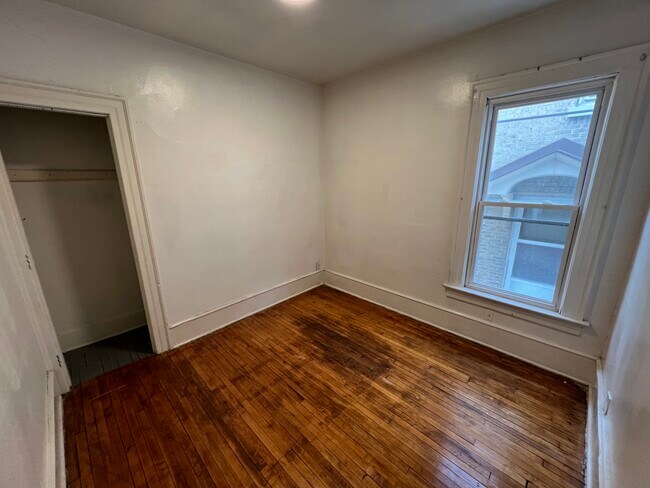 Foto del edificio - Spacious 4br/1ba in the heart of Bayview