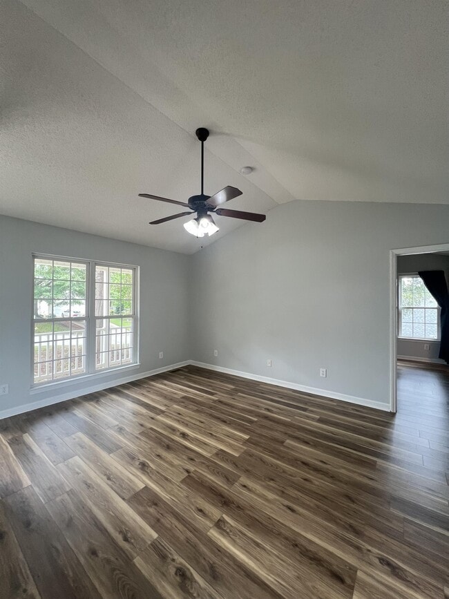 Building Photo - 354 E Myles Ln