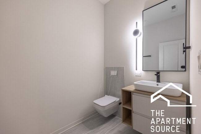 Building Photo - 6340 W Belmont Ave