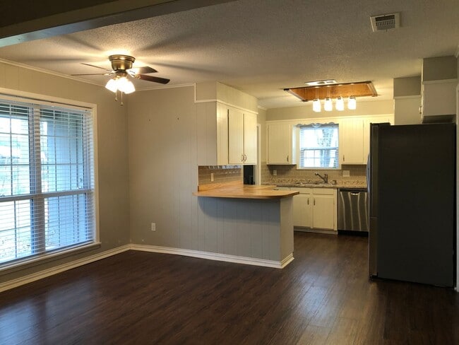 Building Photo - NORTH BOSSIER-GREENACRES SUBDIVISION