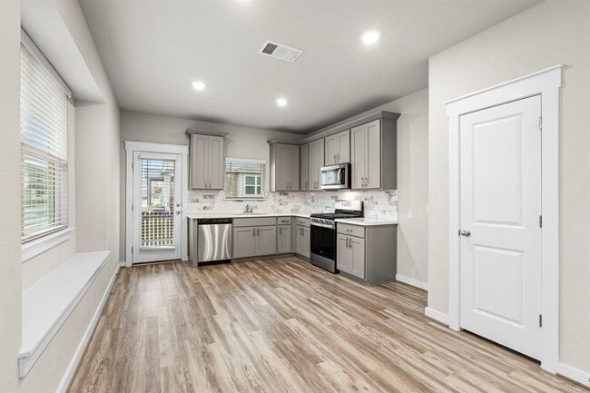 Building Photo - 17200 Leafroller Dr