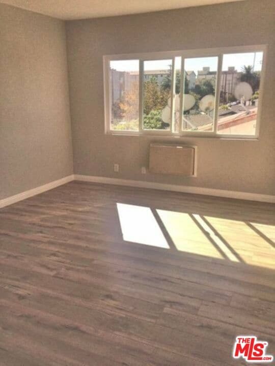 Building Photo - 233 N Park View St