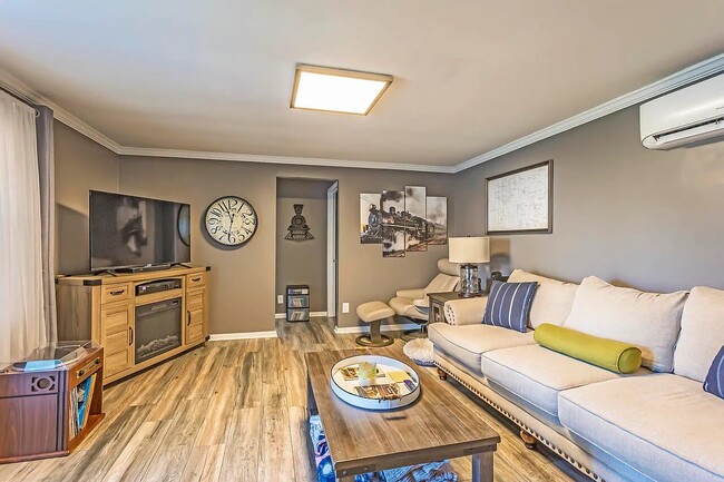 Foto del edificio - 2402 Rodney Dr