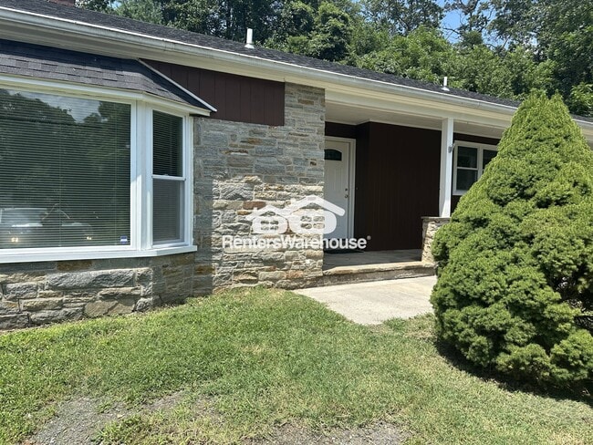 Foto del edificio - 17825 Falls Rd