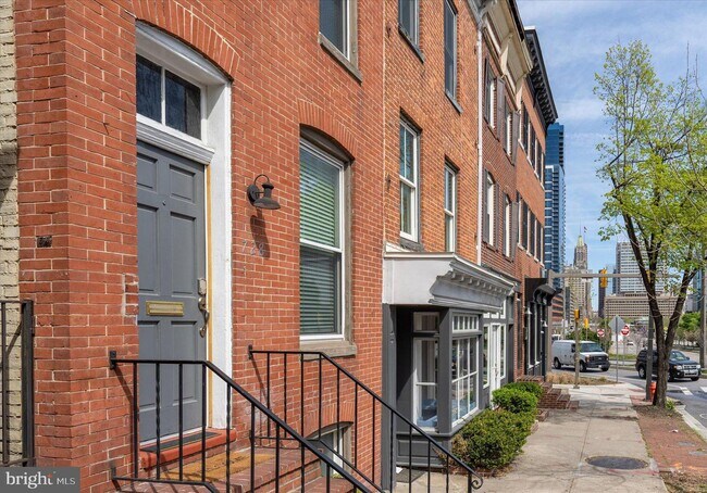 Building Photo - 728 Light St