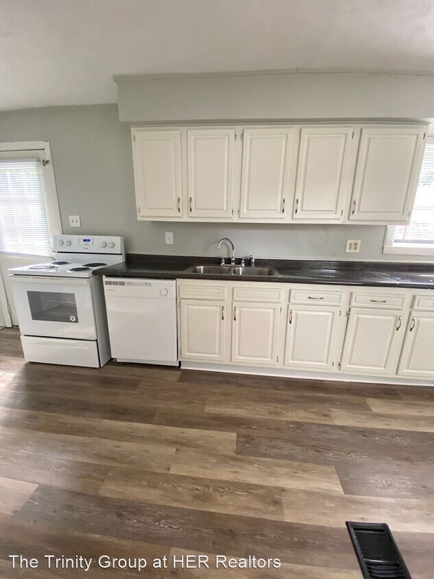 Primary Photo - 3 br, 1.5 bath House - 897 Exeter Rd