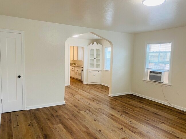 Building Photo - Remodeled 1/1 available in Downtown Fairfi...