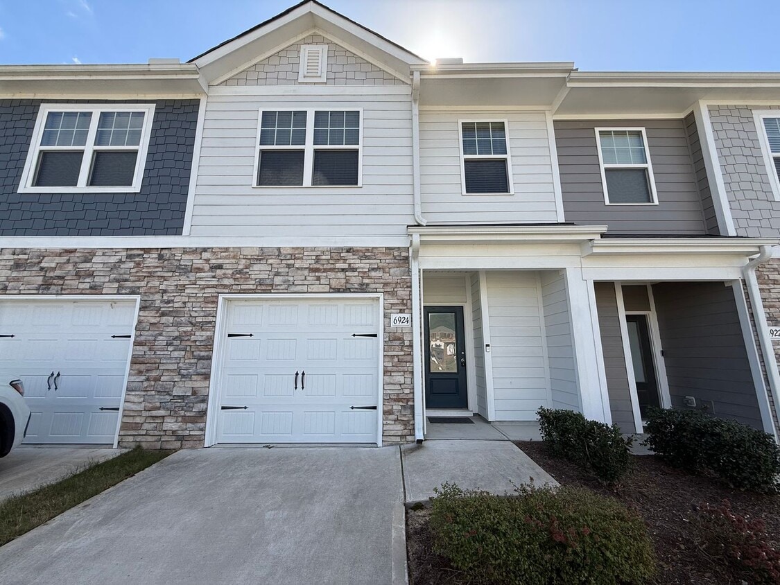 Primary Photo - Stunning 3BD, 2.5BA Raleigh Townhome in a ...