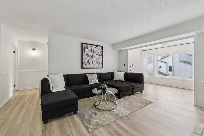 Building Photo - 2209 Hunters Run Dr