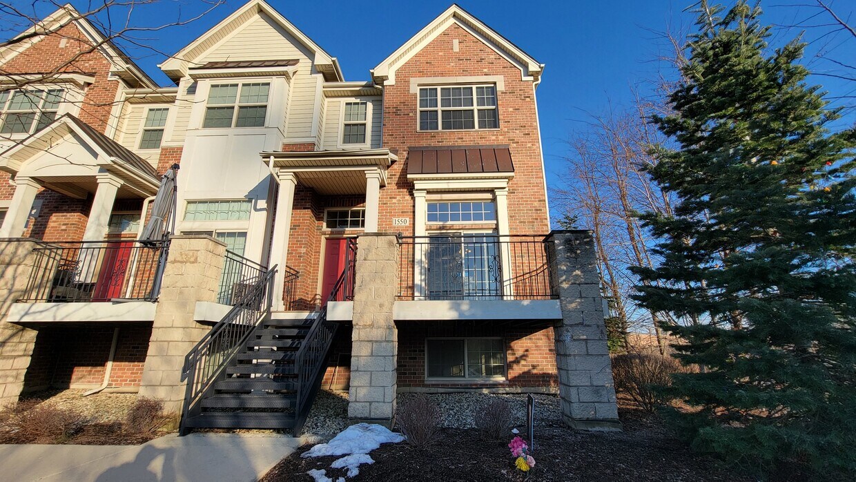 Primary Photo - 1550 Lake Ridge Ct