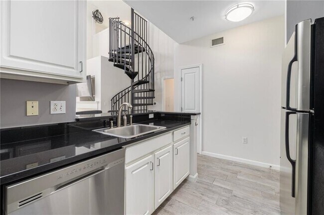 Foto del edificio - 1000 Providence Pl