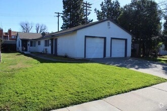 Building Photo - 10228 S White Rock Rd