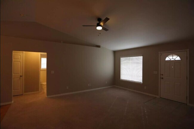Building Photo - 2589 Ironwood Ave