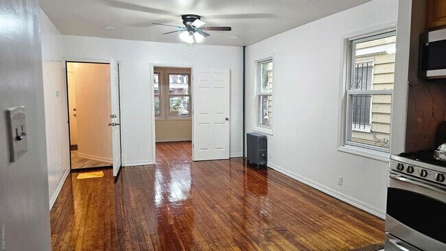 Foto del edificio - 55-23 97th Pl