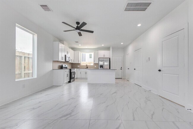 Foto del edificio - 5912 Mayle St