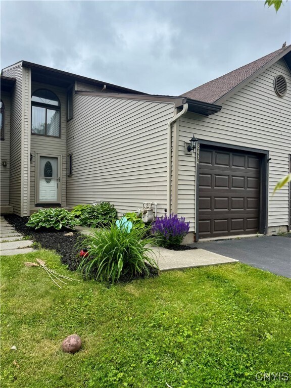 Foto principal - 8434 Bubbling Springs Dr