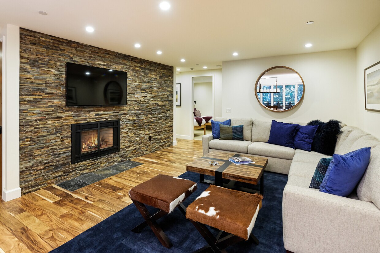 Foto principal - 611 S W End St