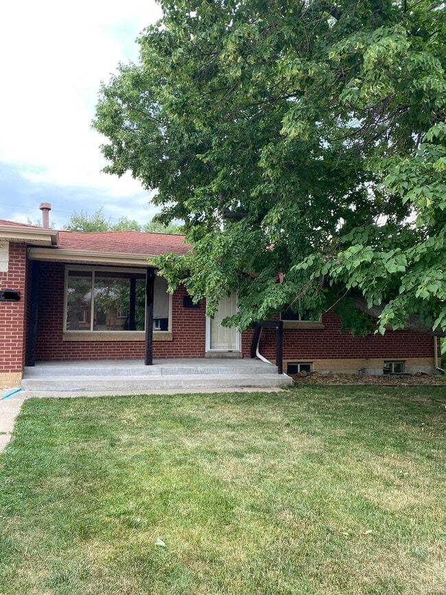 Building Photo - 1180 S Eaton Ct